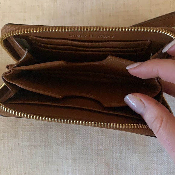 Michael Kors wristlet - Picture 5 of 7